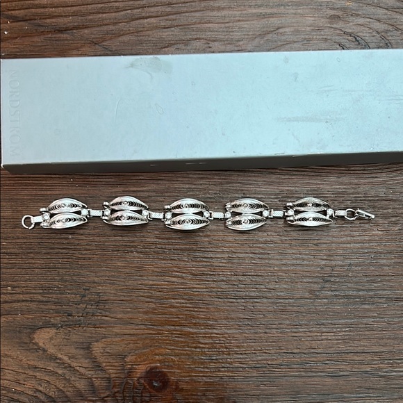 Elegant Vintage Bracelet - Picture 5 of 5